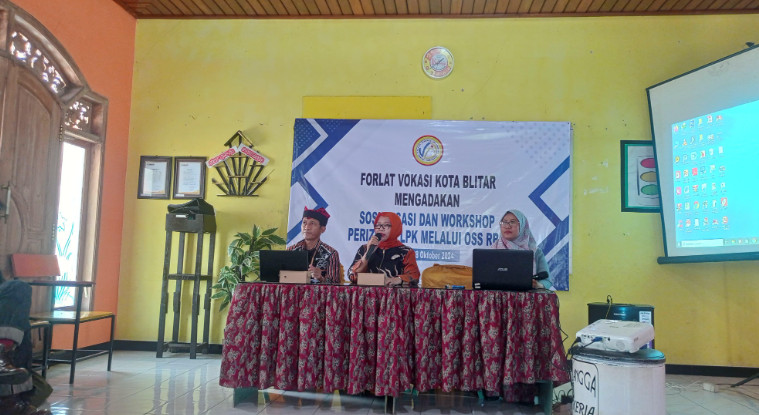 Sambutan Ketua DPC Forlat Vokasi Kota Blitar, Lies Suprihatin. Foto : Dok. Erlangga Blitar