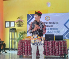 Kusbeni Abdulloh, narasumber pada kesempatan ini memberikan tips dan trik perizinan LPK
