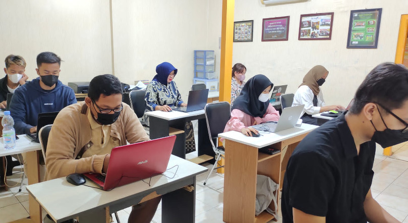 Suasana pelatihan di LPK Cenditama Kota Blitar. Foto : Dok. LPK Cenditama