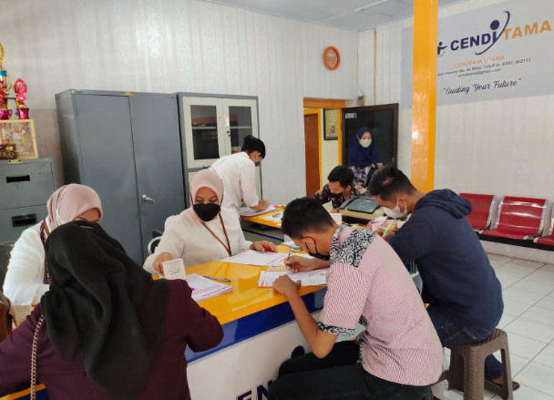 Front Office LPK Cenditama garda terdepan dalam memberi informasi pelatihan. Foto : Dok. LPK Cenditama
