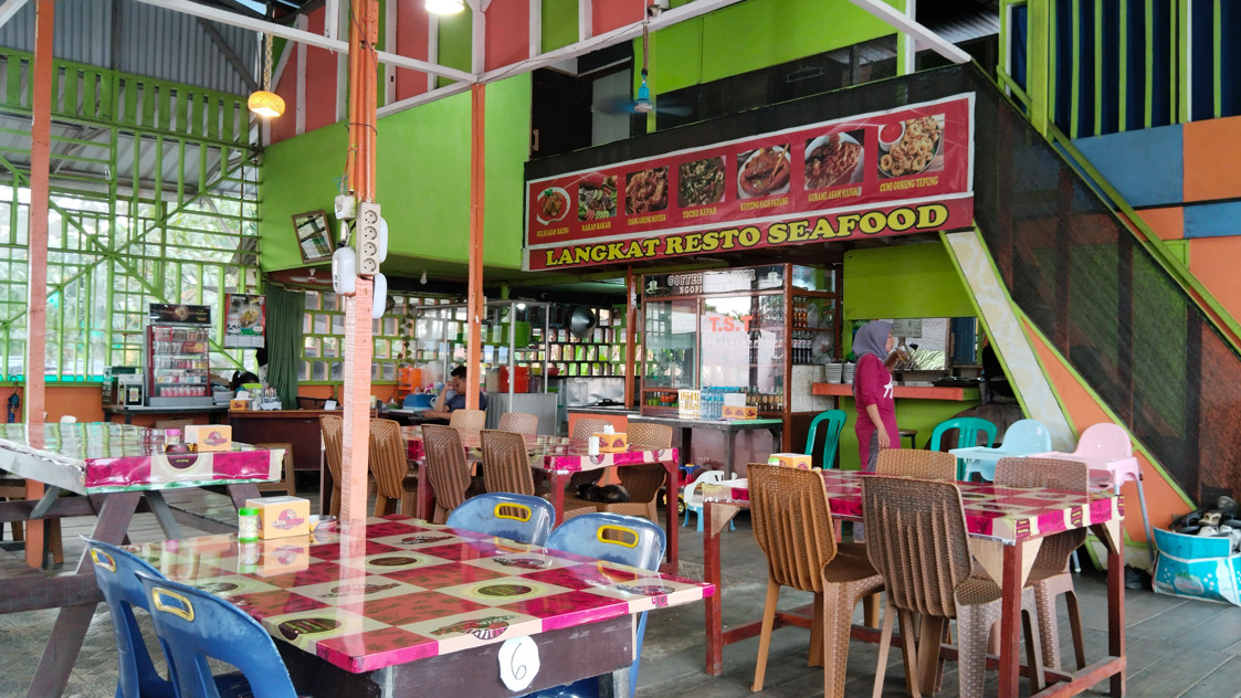 Langkat Resto Seafood Tanjungpura. Foto : Kangben/Dok. Pribadi