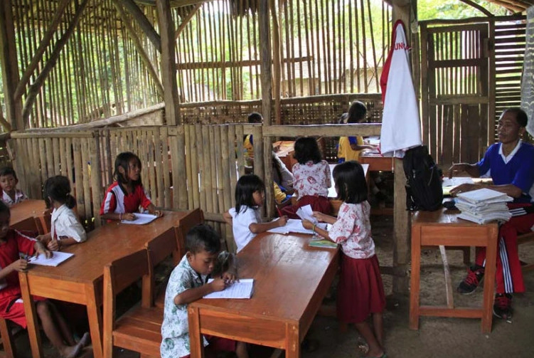 Sekolah rakyat, sekolah yang dikhususkan untuk masyarakat miskin dan miskin ekstrim berkonsep boarding school berbiaya gratis. Foto : ugm.ac.id