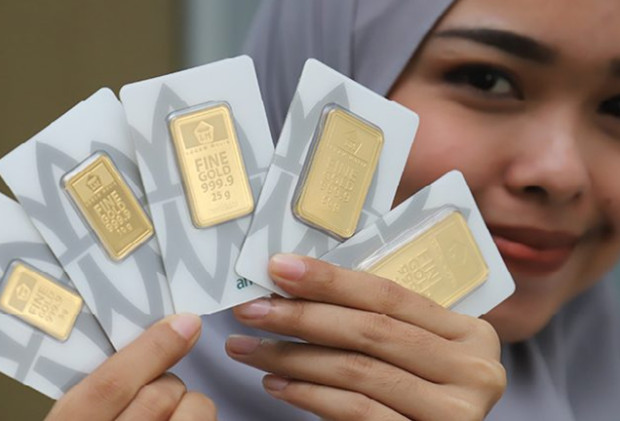 Penurunan harga ini memberikan peluang bagi investor untuk mempertimbangkan pembelian emas. Foto : evermos.com