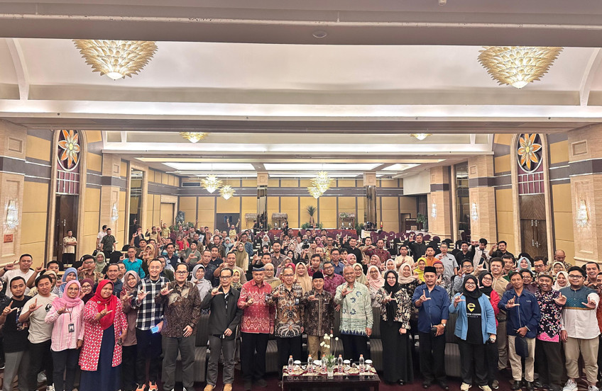 AI ini seperti pisau bermata dua. Bisa jadi alat bantu yang hebat, tapi juga bisa menjadi ancaman jika kita lalai. Maka AI harus tetap berbasis manusia. Foto : Istimewa