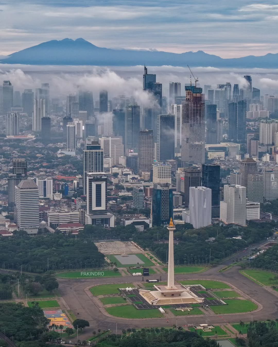 Cuaca Jakarta jernih setelah ditinggalkan pemudik. Foto : x kegobloganunfaedah