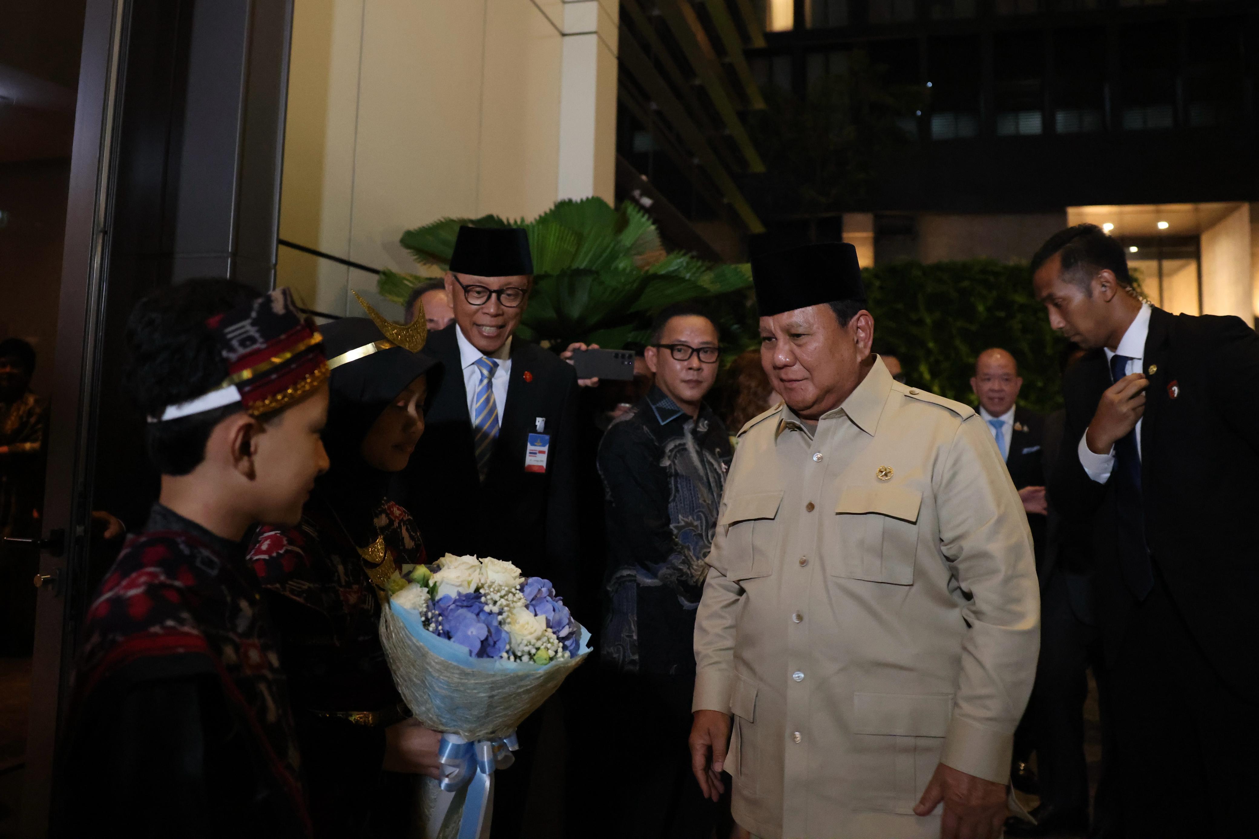 Diaspora Indonesia Sambut Kedatangan Presiden Prabowo di Bangkok. Foto: BPMI Setpres