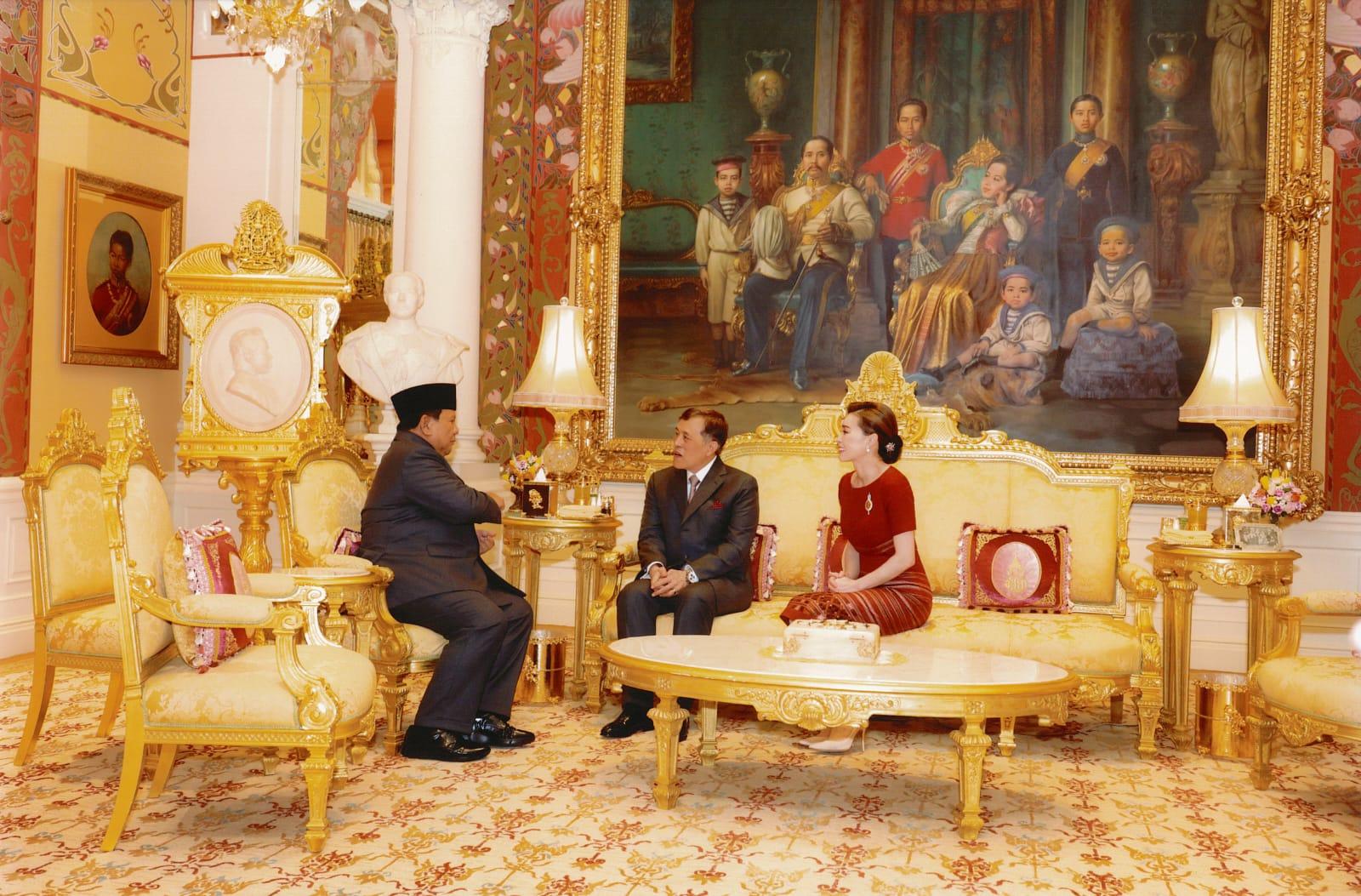Presiden Prabowo Subianto Disambut Hangat Raja dan Ratu Thailand di Amphorn Royal Palace. Foto: BPMI Setpres