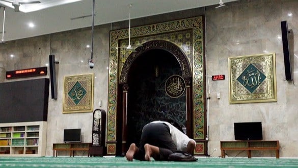 Perbaharui niat dan tingkatkan ibadah di bulan Ramadhan. Foto : tvonenews.com