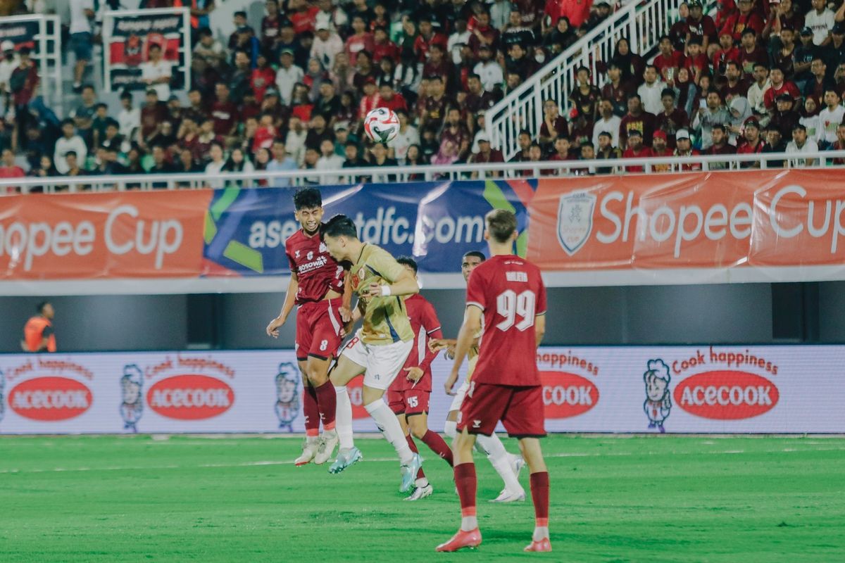 PSM Makassar sukses mengamankan kemenangan penting 1-0 atas Cong An Ha Noi (CAHN) FC dalam laga semifinal leg pertama ASEAN Club Championship (ACC) 2024/2025. Foto : kompas.com