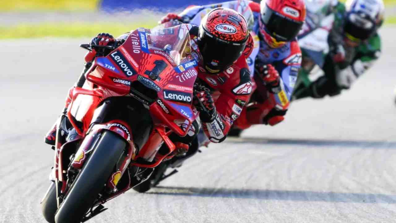 Bagnaia Rebut Pole Position MotoGP Barcelona 2024, Marquez Tempel Ketat!. Foto: crash.net