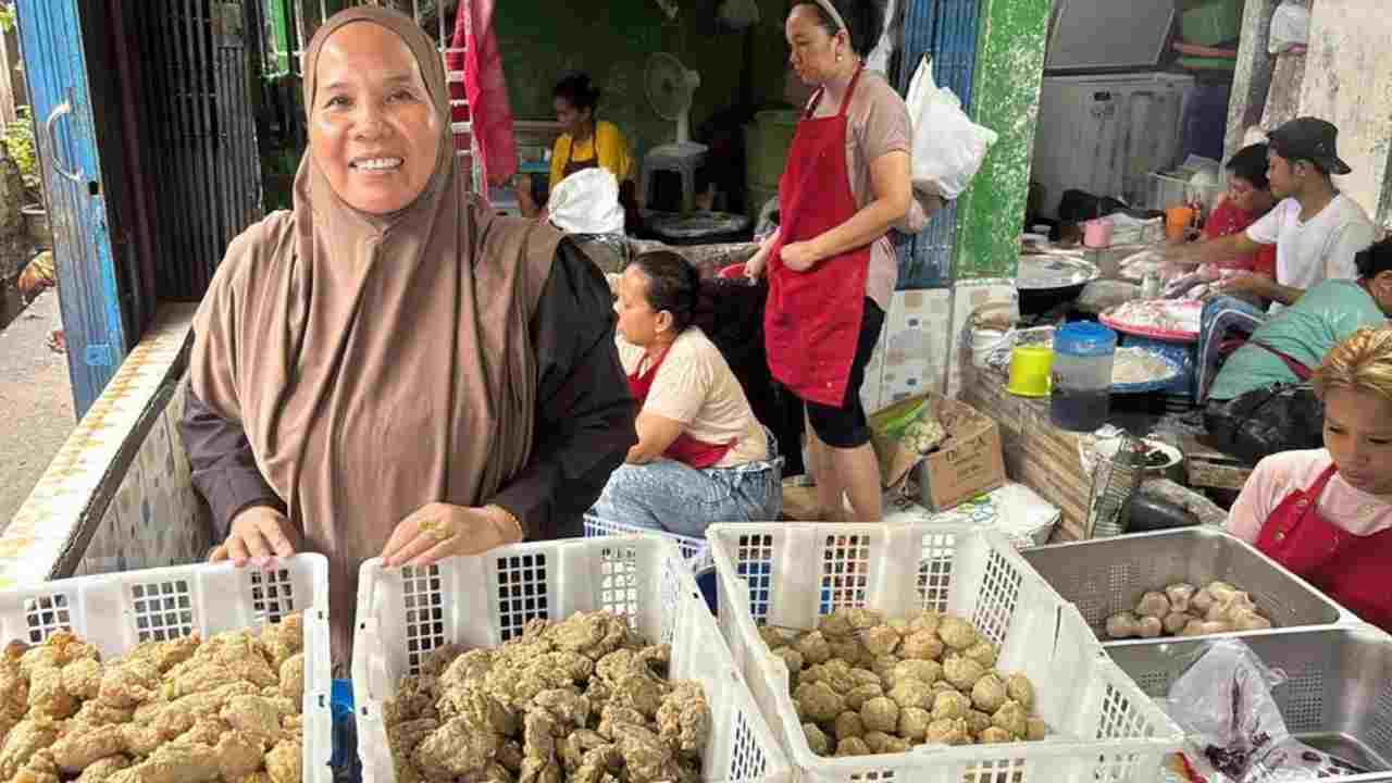 Berkah Lebaran di Kampung Pempek Tanggo Rajo Cindo, Omzet Pengusaha Meroket, Penjualan Tembus 30 Ribu Biji Sehari!. Foto: dok. detikcom