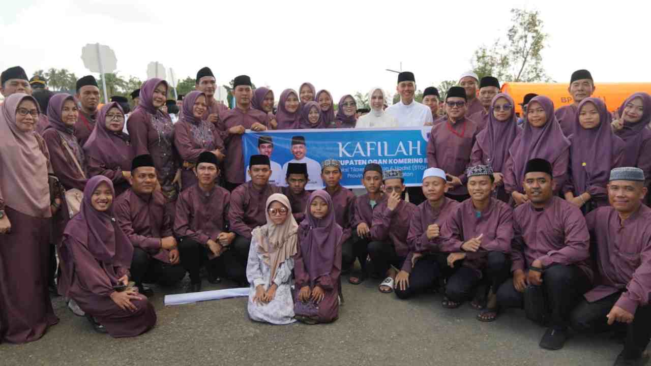 Bupati Ogan Komering Ilir (OKI) H. Muchendi Mahzareki, didampingi Ketua TP PKK Kabupaten OKI, Ike Muchendi, menghadiri pembukaan Seleksi Tilawatil Qur'an dan Hadits (STQH) ke-28 tingkat Provinsi Sumatera Selatan yang digelar di Kabupaten Penukal Abab Lematang Ilir (PALI). Selasa, (22/4). Foto: Dok. Diskominfo OKI