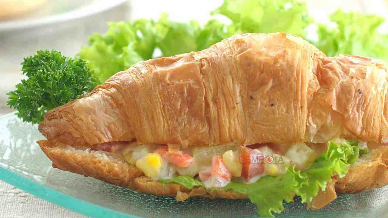 Croissant Isi Salad Sayur yang Sehat. Foto: dok. facebook/ResepIstimewaa