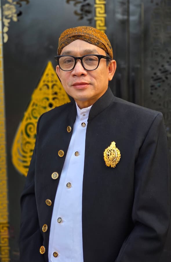 Ki Bambang Asmoro yang dijadwalkan tampil memimpin pentas edukasi kultural bertajuk "Banjaran Bismo". Acara ini merupakan sinergi taktis BPSDM Kementerian Komunikasi dan Digital (Komdigi), RRI Jakarta, dan DNIKS untuk mewujudkan ekosistem dunia maya yang aman dan inklusif bagi generasi senja. (Foto: Istimewa/Gradasigo)