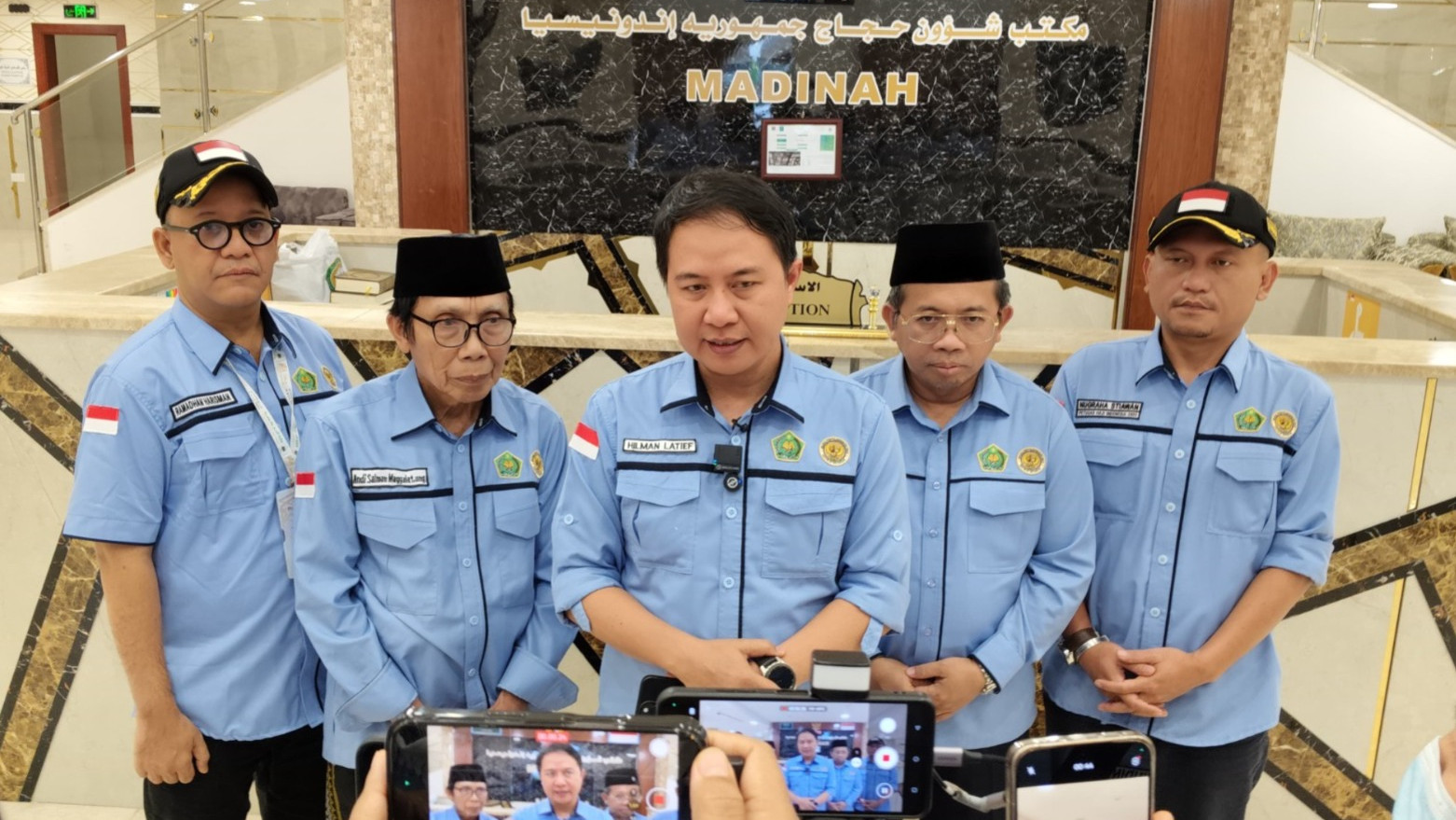 Dirjen PHU Hilman Latief beri keterangan pers di Madinah. Foto: kemeneg.go.id