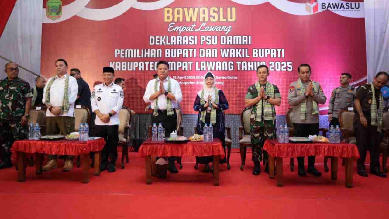 Gubernur Sumsel Herman Deru hadiri deklarasi PSU Damai Pemilihan Bupati dan Wakil Bupati Kabupaten Empat Lawang tahun 2025, bertempat di Gedung Serba Guna Kantor Bupati Empat Lawang, Rabu, 16/04/2025. Foto: dok. Humas Pemprov Sumsel.