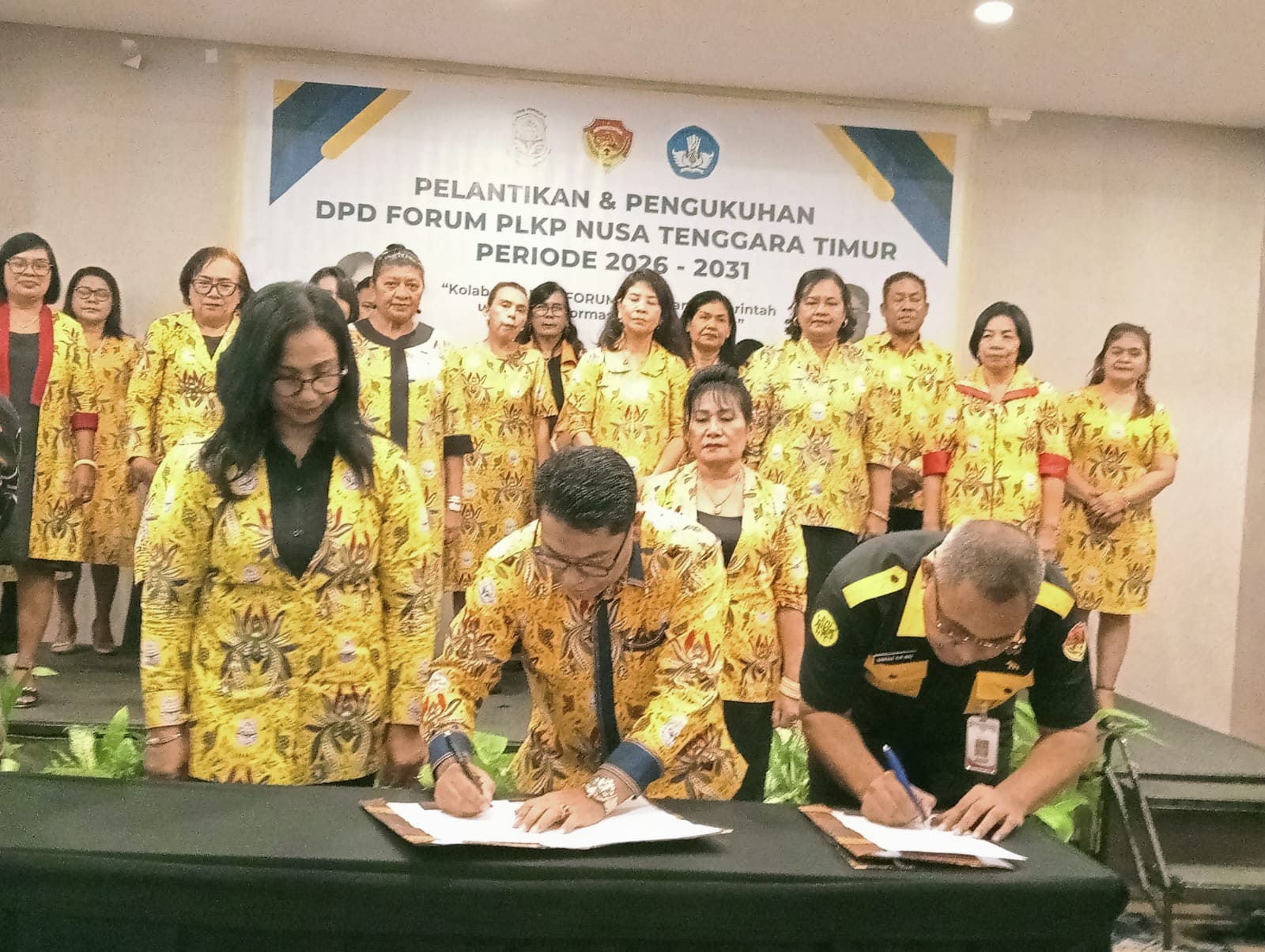 Pelantikan dan pengukuhan pengurus DPD Forum PLKP Nusa Tenggara Timur (NTT) periode 2025-2030, di Hotel Harper Kupang, pada Jum’at, (27/2/2030). Foto: Istimewa