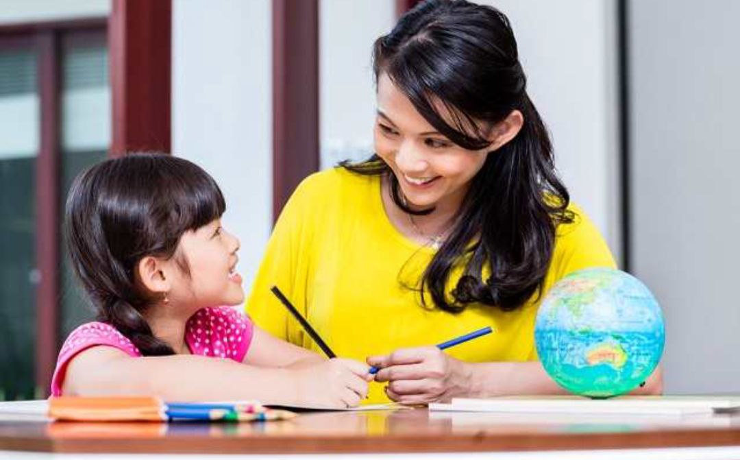 Gambar Anak Sedang Homeschooling. Sumber : alodokter.com