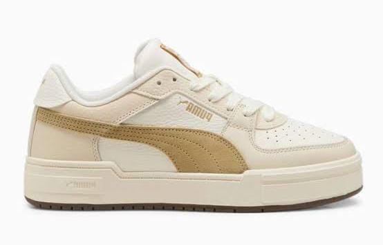 Sepatu Sneakers . Foto : blibli.com
