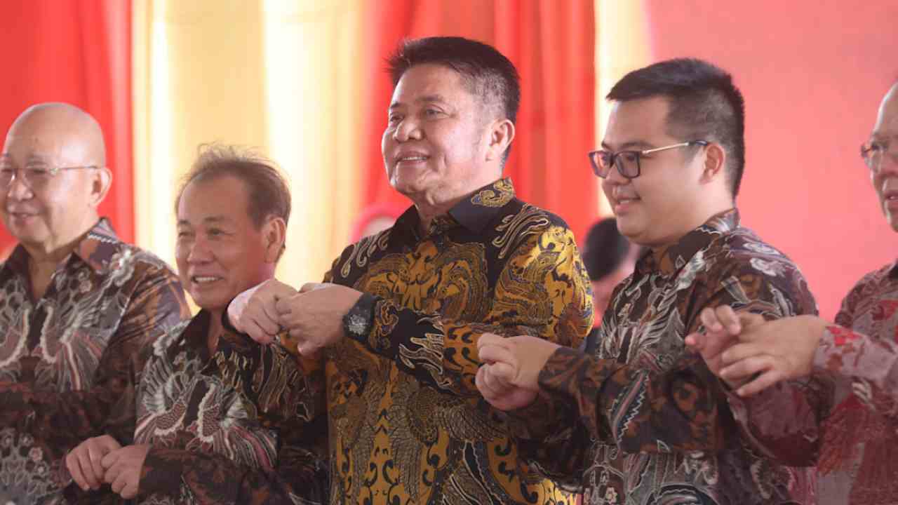 Gubernur Sumsel H Herman Deru menghadiri peresmian pemugaran Klenteng Wie Tien Bio yang terletak di Jalan Pangeran Ratu, kawasan Jakabaring, Palembang, pada Minggu (13/4/2025). Foto: dok. Humas Pemprov Sumsel.