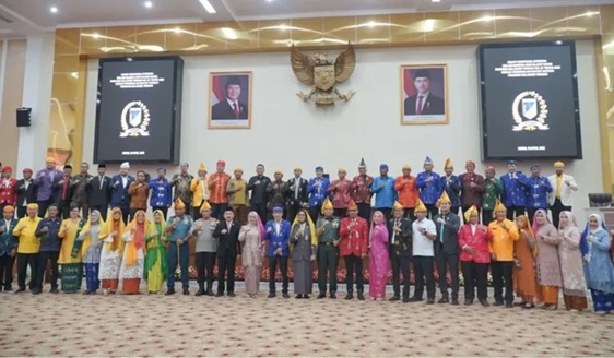 Dalam suasana penuh semangat dan kebersamaan, Pemerintah Provinsi Sulawesi Tengah menggelar Rapat Paripurna dalam rangka memperingati Hari Ulang Tahun (HUT) ke-61 Provinsi Sulawesi Tengah , Foto : Humas Pemrov Sulteng