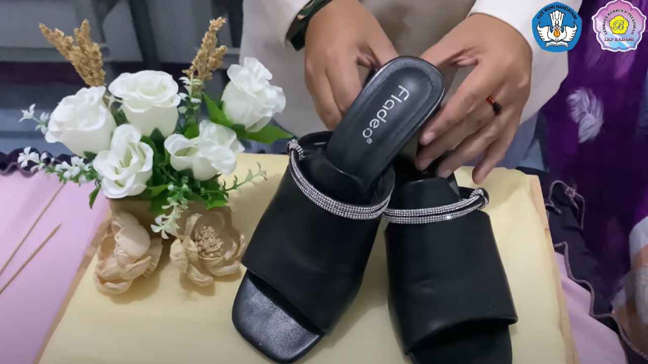 Hantaran Pernikahan: Lebih Hemat dan Berkesan dengan Sentuhan Kreasi Sendiri, Simak Tips dari Instruktur LKP!. Foto: dok. Ditjen Vokasi.