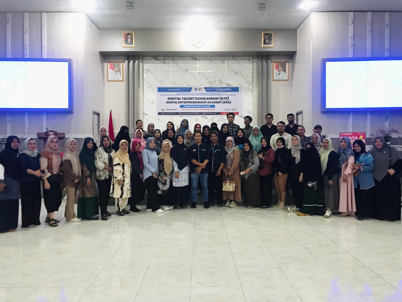 Pelatihan Digital Entrepreneurhip Academy (DEA) bidang Pemasaran bagi UMKM di Kabupaten Tojo Una-una.  Foto : doc.pribadi