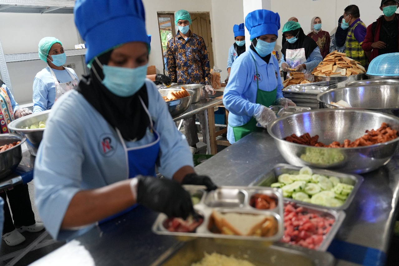 MBG di Kota Baubau: Anak Makan Gratis, Ibu Tambah Penghasilan Keluarga. Foto: Infopublik.id