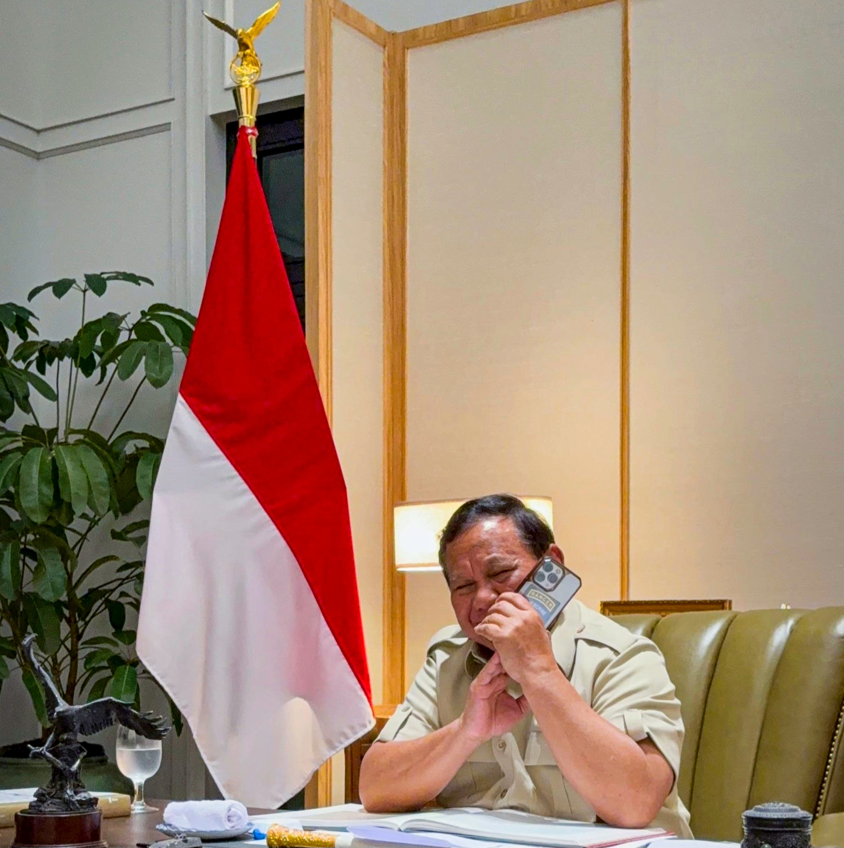 Presiden Prabowo Terima Telepon dari Presiden AS Donald Trump, Bahas Kerja Sama dan Perdamaian Global. Foto: BPMI Setpres