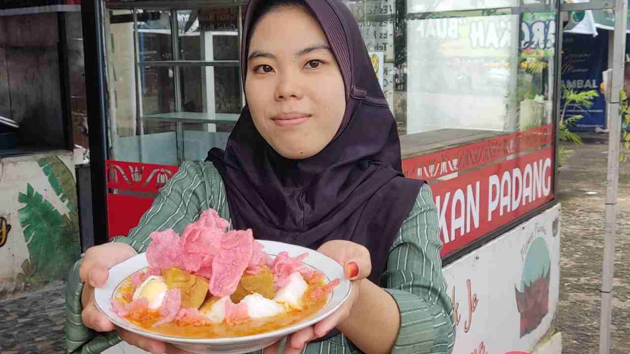 Katupek Gulai Nangko Palembang, Kelezatan Sarapan Khas Minang yang Menggoda Selera. Foto: dok. Radar Palembang