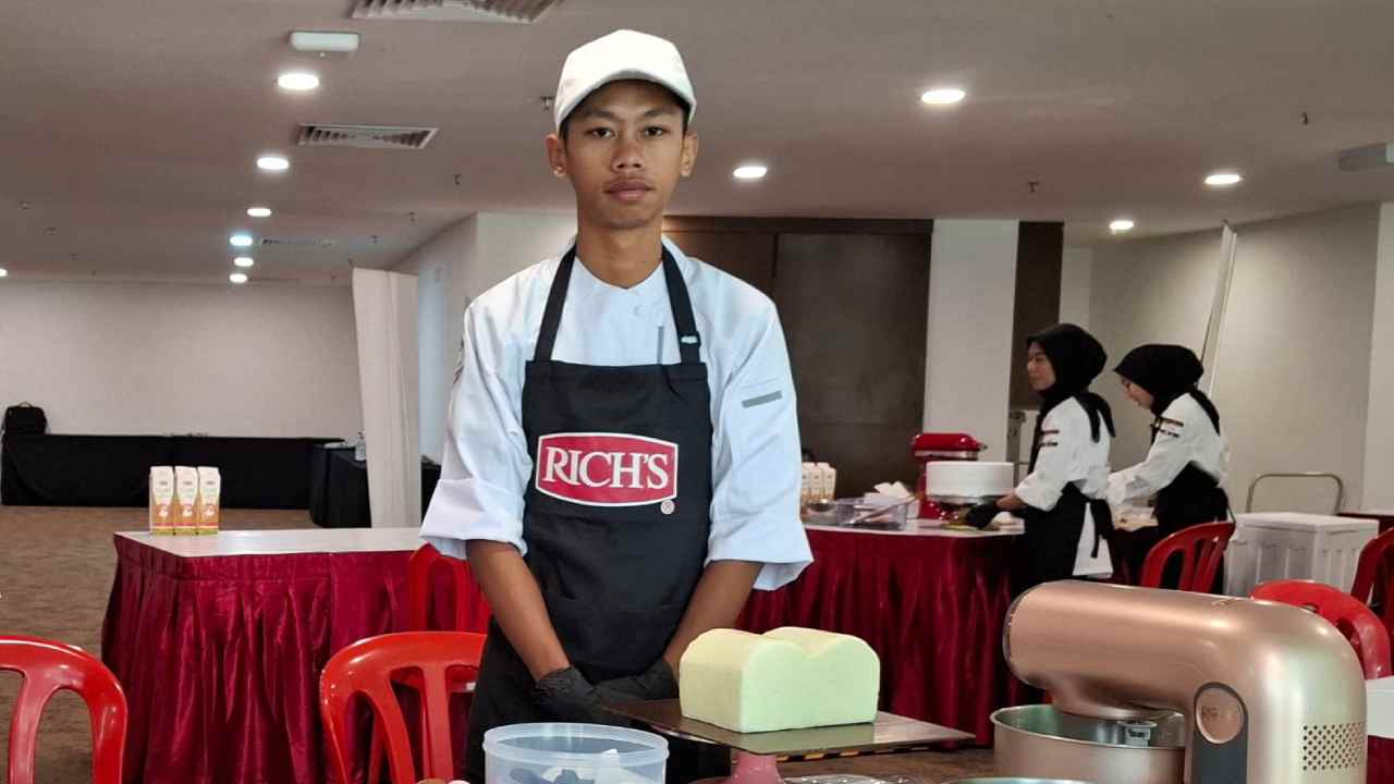 Kisah Inspiratif Kadek Dwi Andika Putra, Siswa Tunanetra Bali yang Sabet Perunggu di Kompetisi Chef Internasional. Foto: dok. Ditjen Vokasi