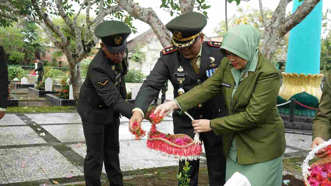 Kodim 0402/OKI Gelar Ziarah dan Bakti Sosial, Wujud Pengabdian TNI di HUT ke-79. Sumber: Dokumentasi Kodim 0402/OKI.
