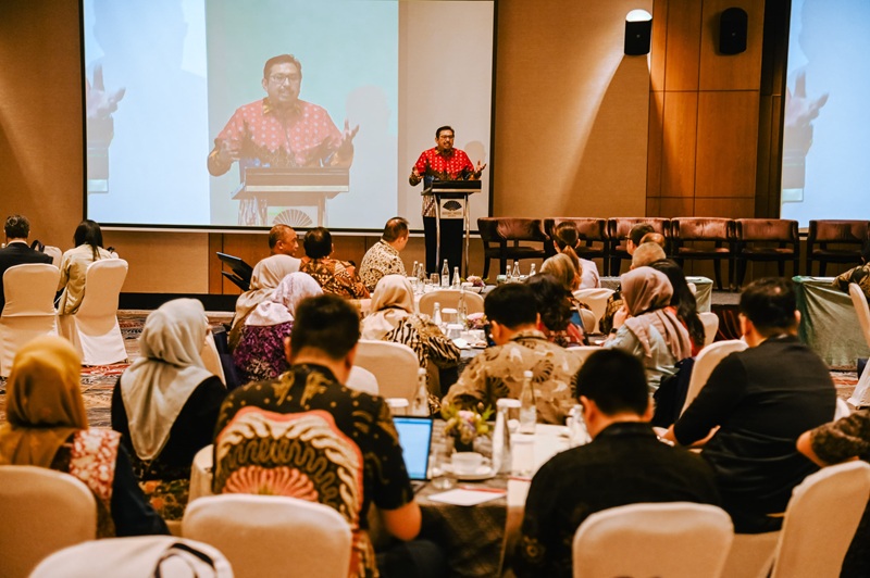 Sekjen Kemkomdigi Ismail dalam Forum Simposium dan penandatanganan MoU antara Masyarakat Telematika Indonesia (MASTEL) dan Pemerintah Negara Bagian Victoria, Australia, bertema “Building a Resilient Digital Indonesia: Integrating AI, Cybersecurity, and Privacy” di Hotel Mandarin Oriental Jakarta (Foto: Humas Kemkomdigi)
