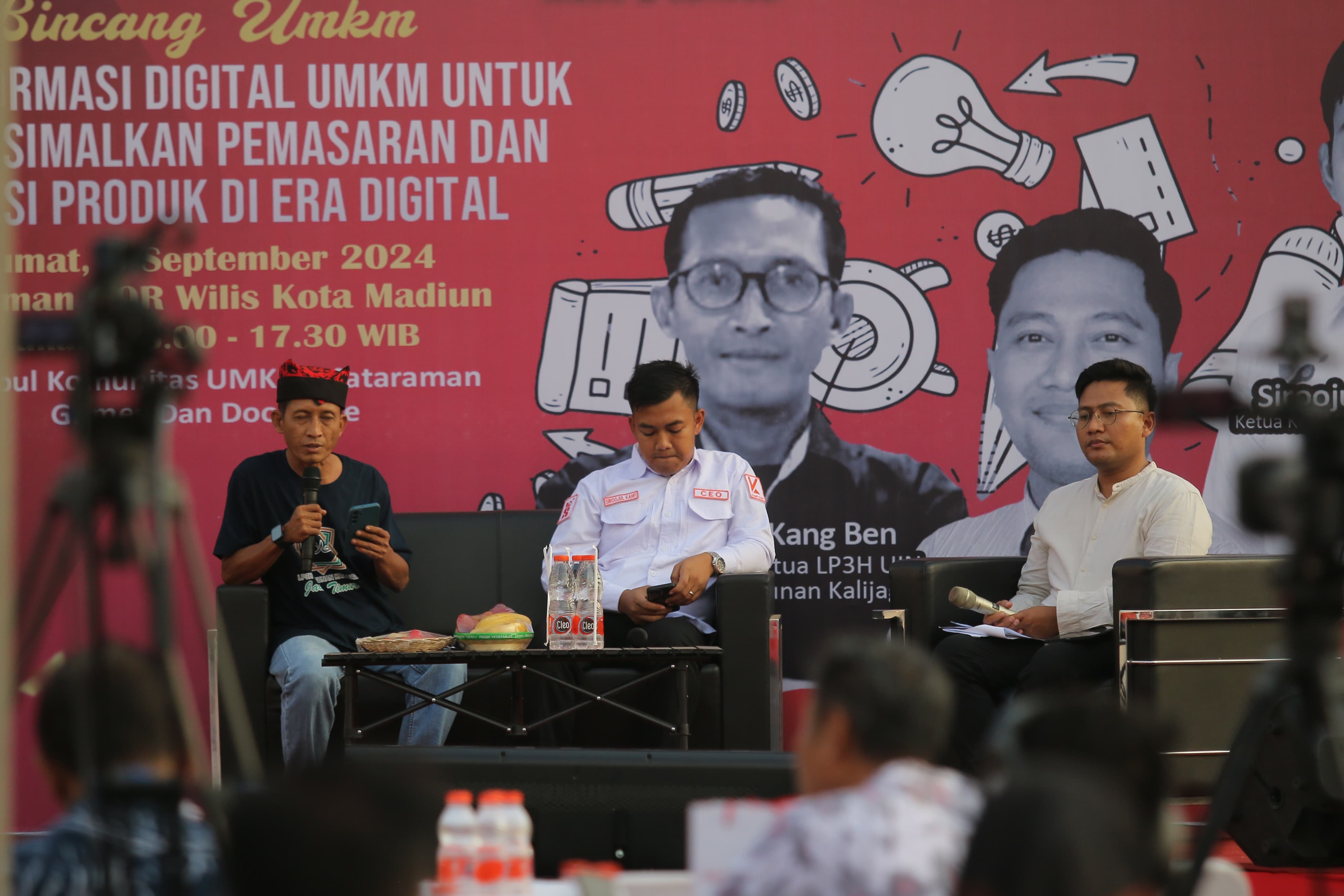 Kusbeni Abdulloh - Kang Ben menyampaikan paparan tentang pentingnya Kurasi Produk untuk menjamin Kualitas Produk UMKM. Foto : Bank Jatim Madiun
