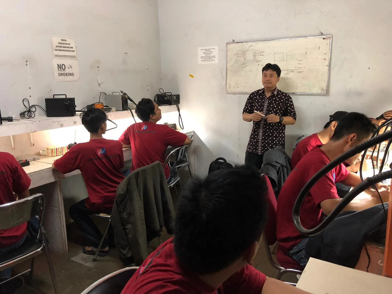 Pelatihan Teknisi Telepon Seluler di LKP Afta Vision Yogyakarta. Foto: Dok Istimewa