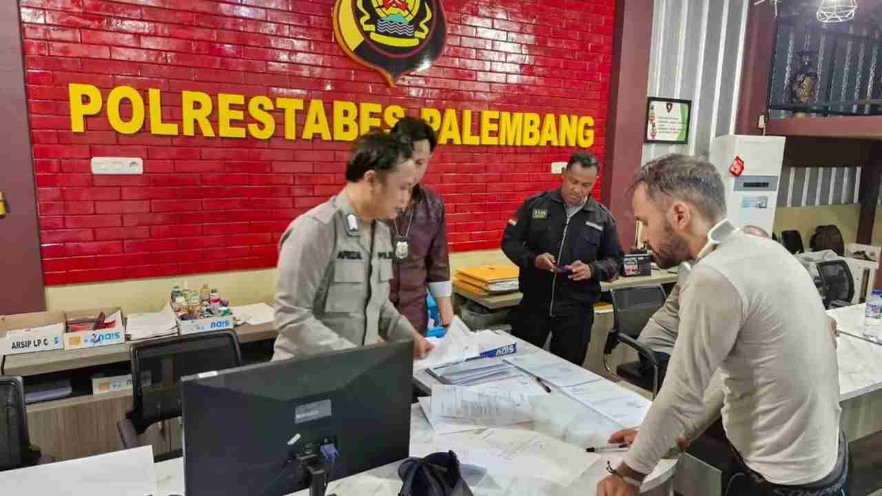 Malang Nian Turis Rusia di Palembang, Niat Touring ke Danau Toba, Motor Malah Raib Digondol Maling. Foto: dok. Polrestabes Palembang