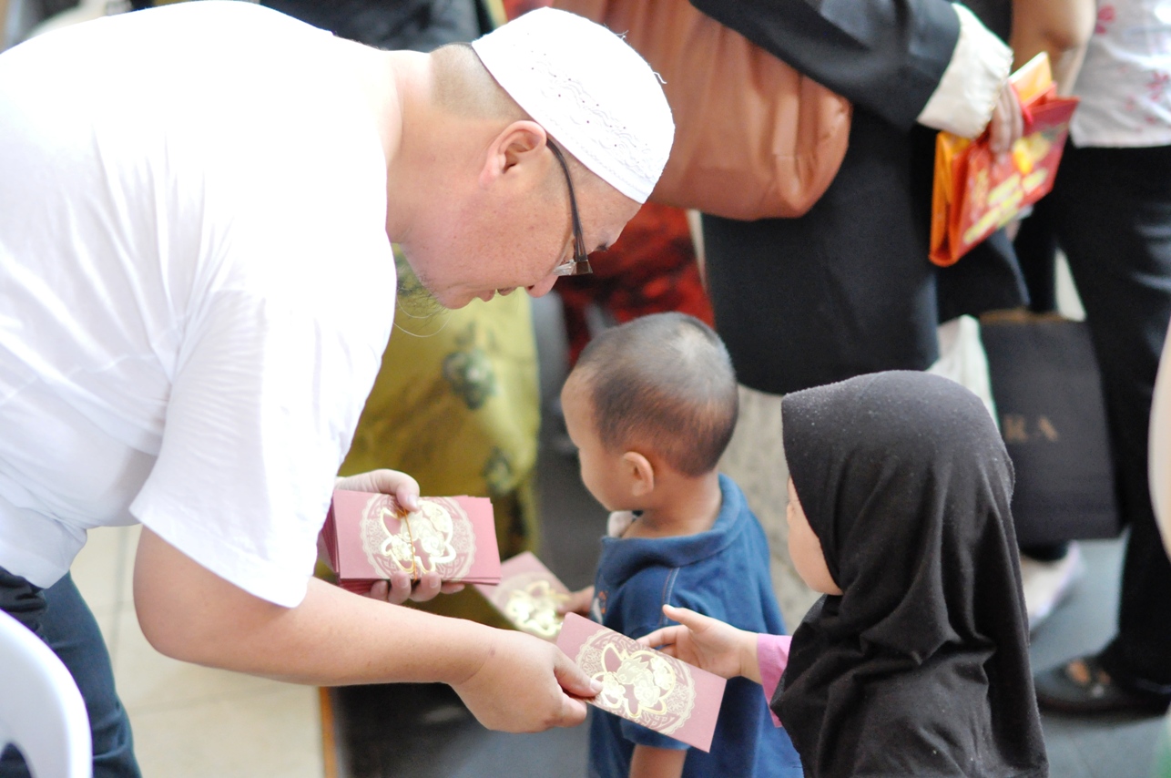 Kedermawanan selama bulan Ramadhan menjadikan tonggak semangat di luar bulan Ramadhan. Foto : cahayaislam.id