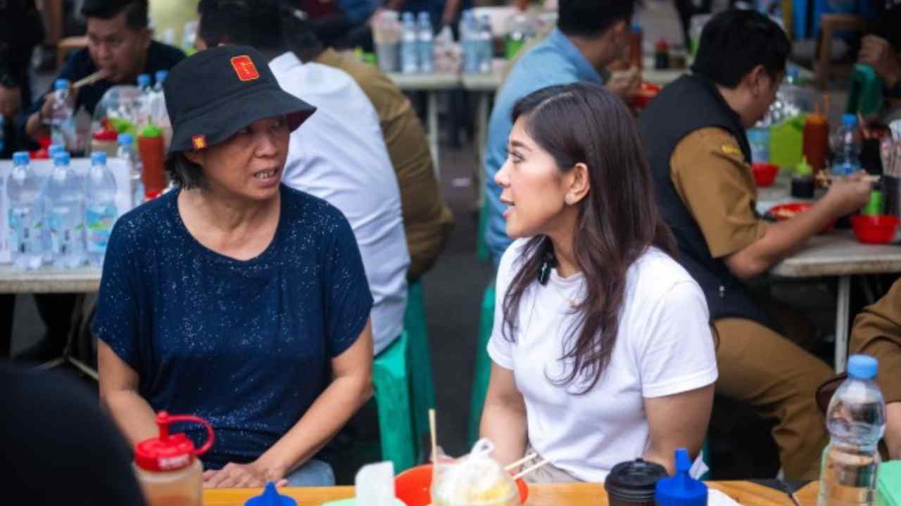 Menkomdigi Meutya Hafid Blusukan ke Pasar Lama Tangerang:  Transaksi Digital dan Jualan Online Dongkrak Omzet UMKM. Foto: dok. Komdigi