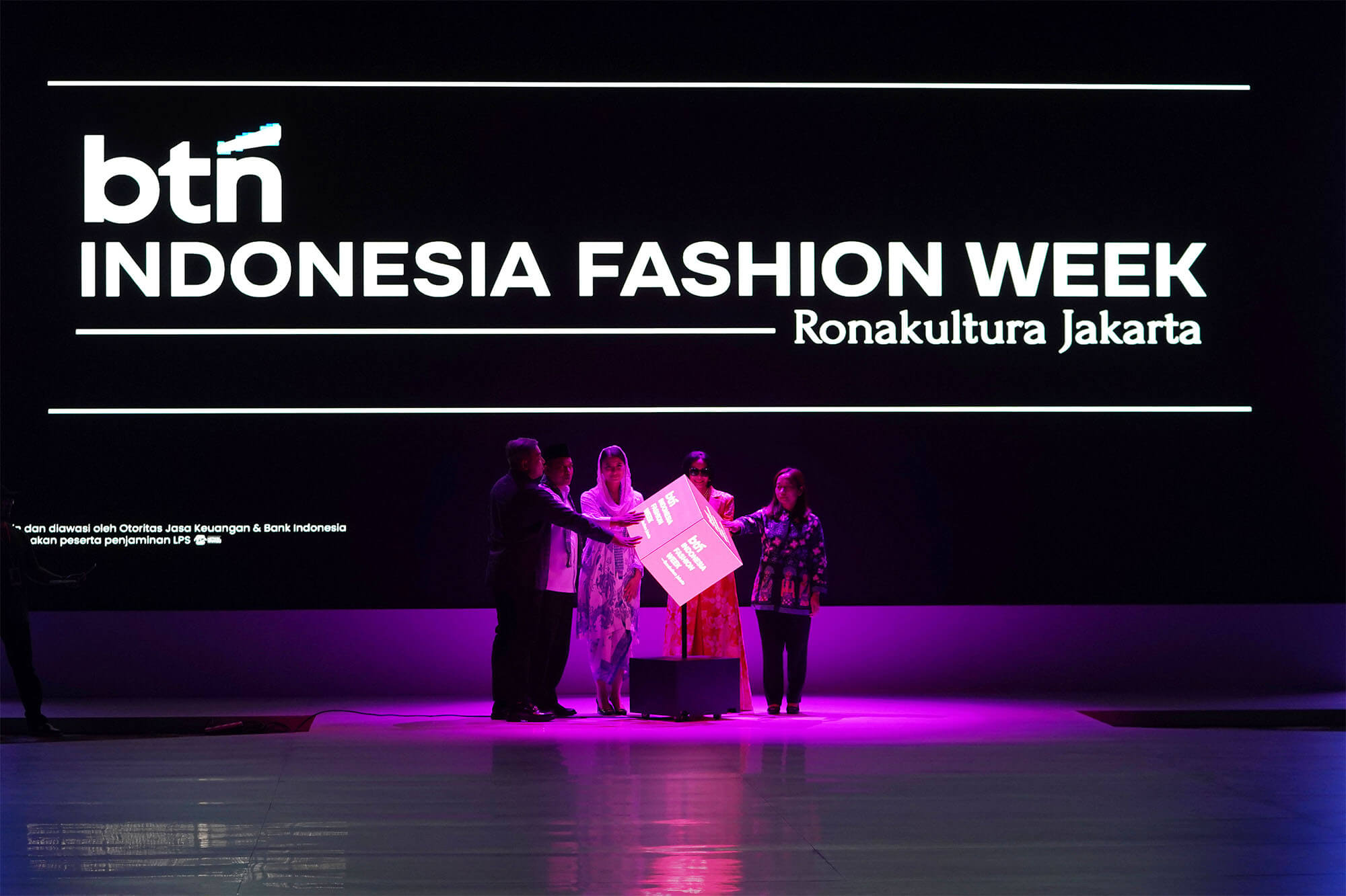 Wamendag Membuka Indonesia Fashion Week