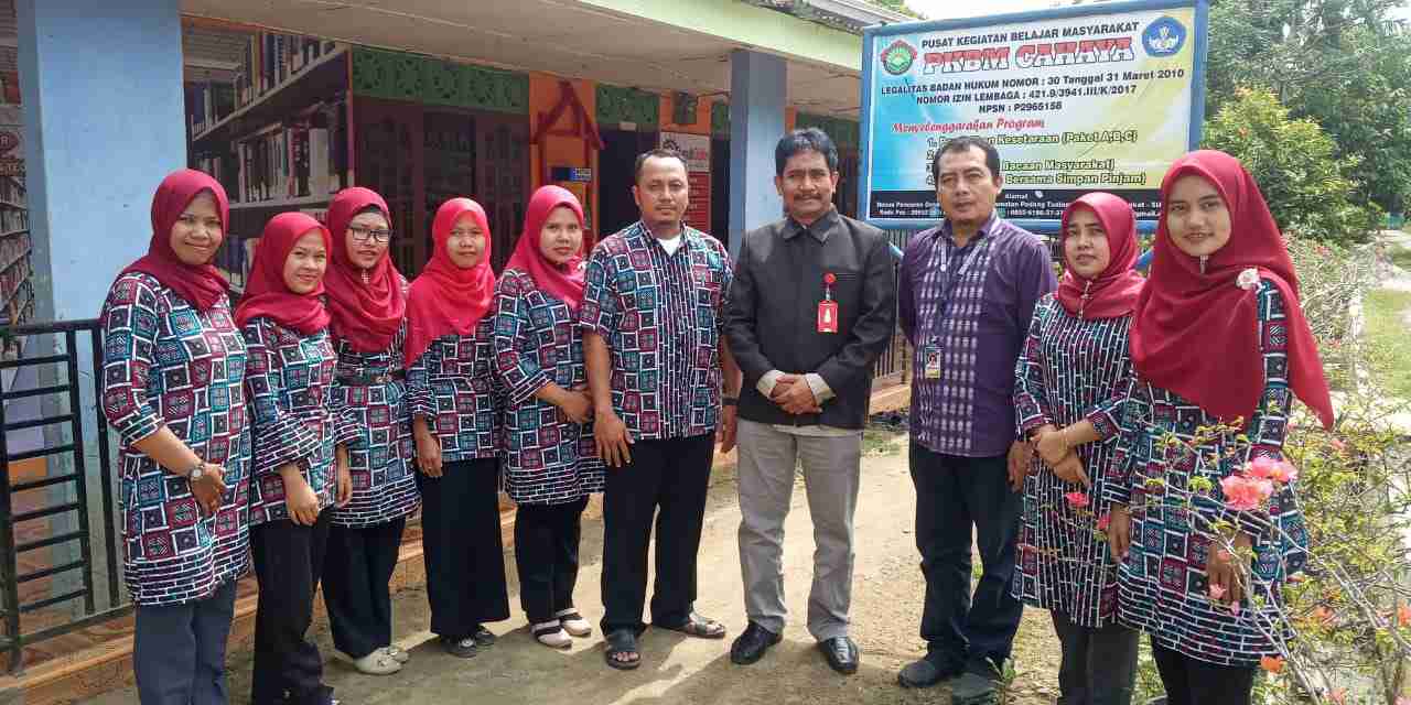 Pengelola dan tenaga pendidik PKBM Cahaya, Kecamatan Padang Tualang, Kabupaten Langkat, Provinsi Sumatera Utara. Foto: Dok Istimewa