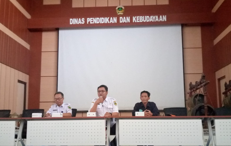 Pembahasan Izin Operasional melalui OSS RBA di Dinas Pendidikan dan Kebudayaan Kabupaten Madiun. Foto; Dok. HIPKI Kab Madiun