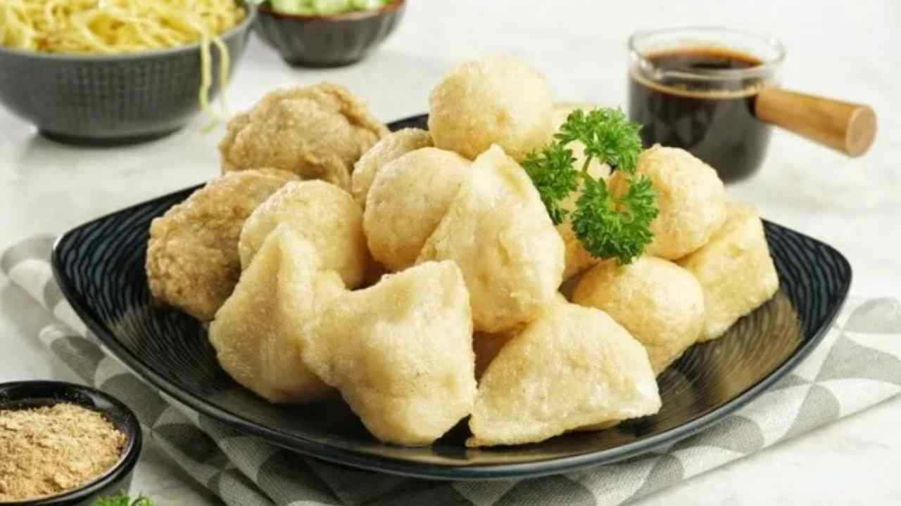 Pempek Dos, Si Gurih Merakyat yang Jadi Primadona Takjil di Palembang. Foto: dok sasa.co.id
