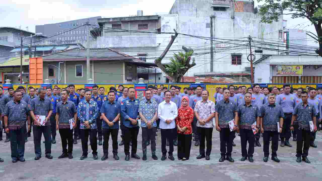 Pengorbanan Tak Kenal Waktu, Wali Kota Palembang Beri Penghormatan pada Garda Terdepan Pemadam Kebakaran. Foto: dok. Diskominfo Palembang