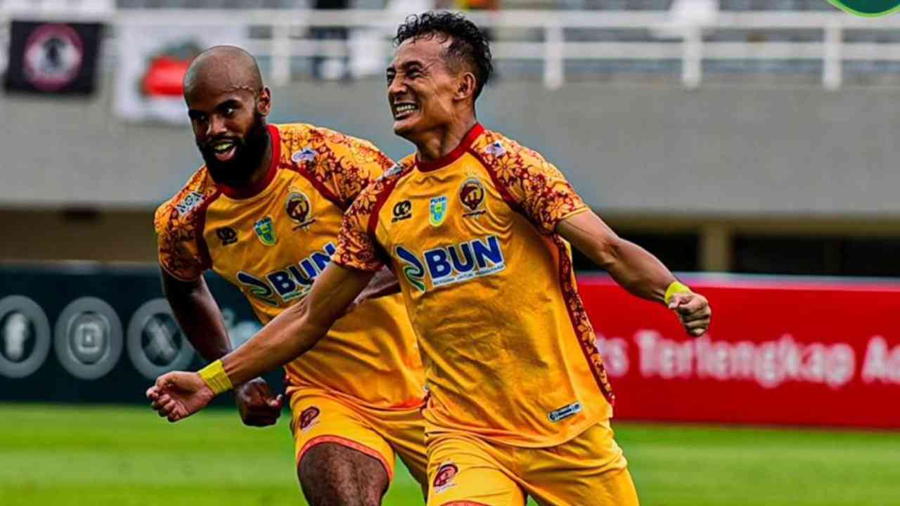 Performa  impresif  Chencho  Gyeltshen  yang  mencetak  empat  gol  membawa  semangat  baru  bagi  Laskar  Wong  Kito. Sumber: Instagram @liga2match