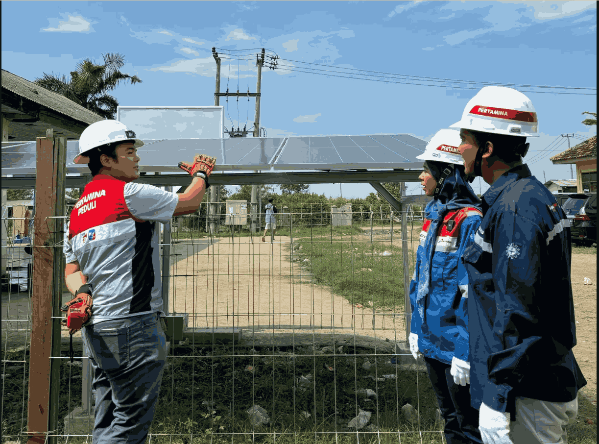 Program Desa Energi Berdikari Pertamina NRE di Subang tingkatkan ekonomi para nelayan melalui pengolahan ikan dengan inovasi energi. (Dok. Pertamina NRE)