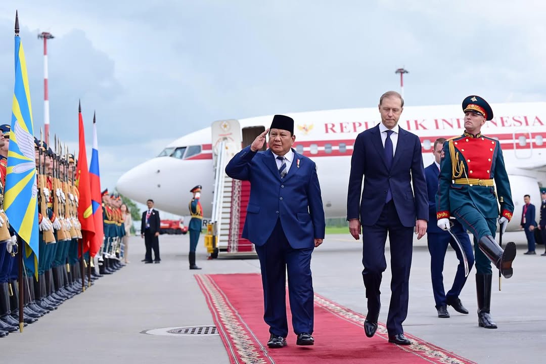 Presiden RI Prabowo Subianto tiba di Bandara Internasional Pulkovo, St. Petersburg. Foto: infopublik.id