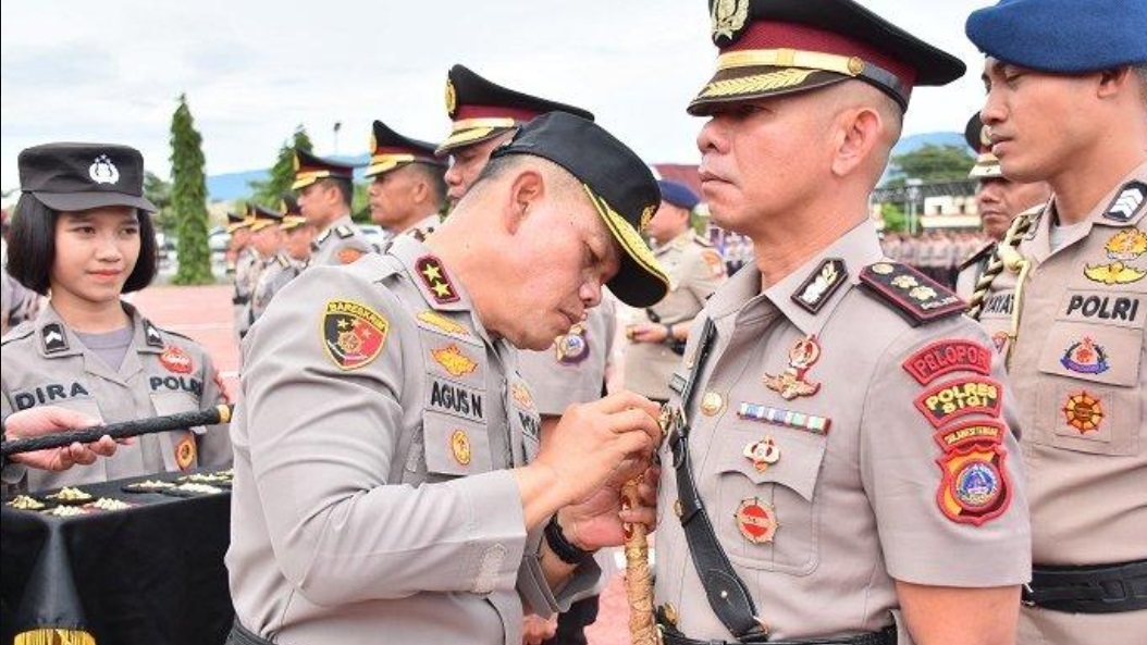 Kapolres Sigi AKBP Kari Amsah Ritonga saat mengikuti upacara Serah Terima Jabatan (Sertijab) di Polda Sulteng,Foto : Humas Polsek Sigi