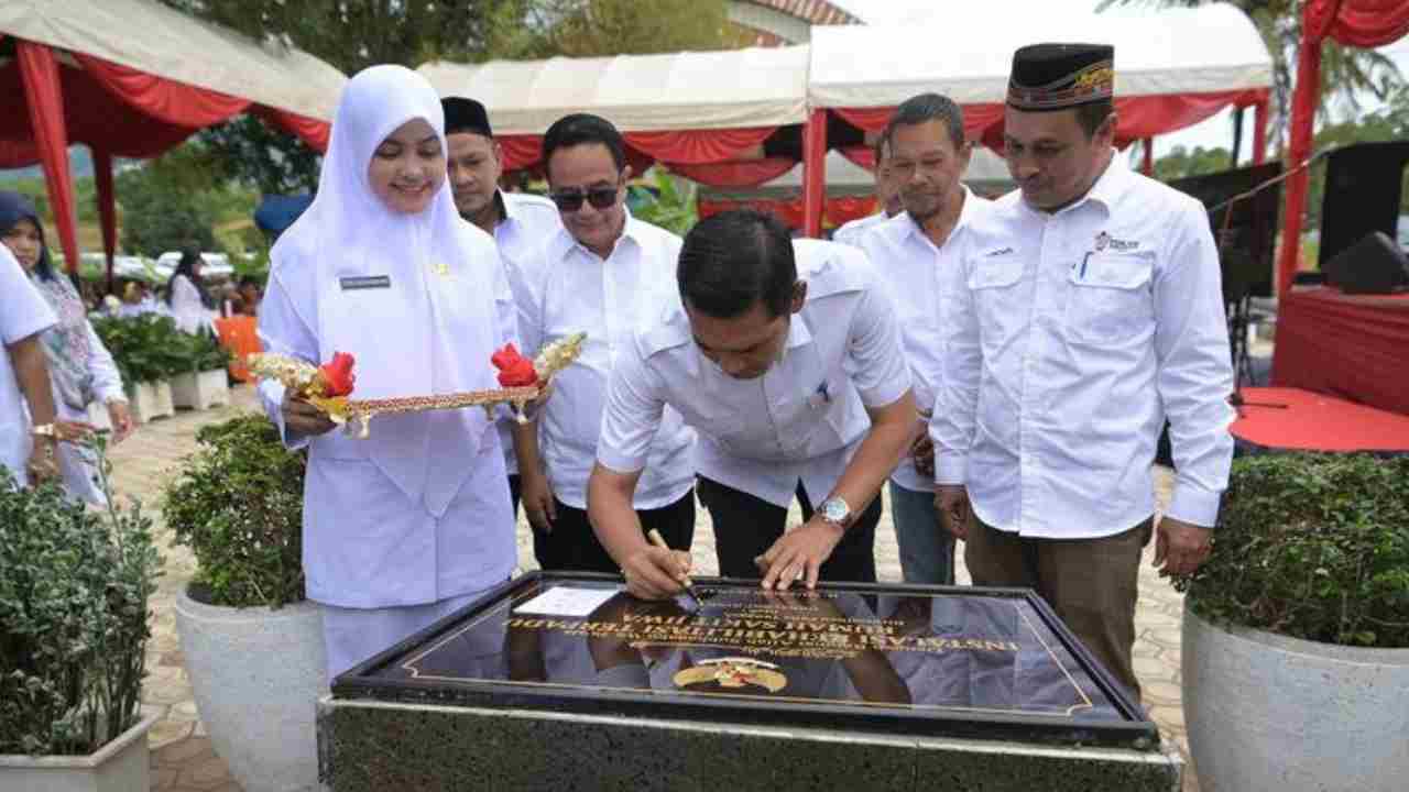 Pelaksana Tugas Sekda Aceh, M. Nasir, meresmikan Instalasi Rehabilitasi Terpadu Kuta Malaka di Rumah Sakit Jiwa (RSJ) Aceh. Foto: dok. Humas Pemprov Aceh