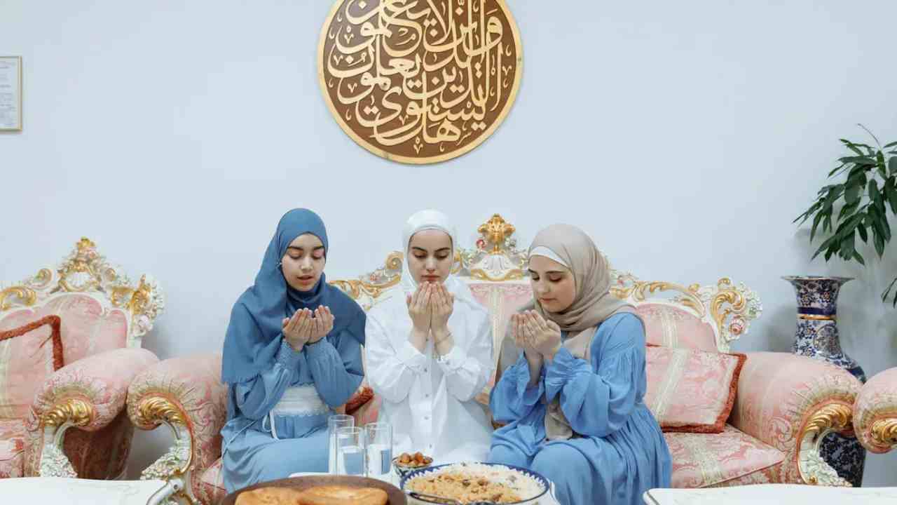 Ilustrasi umat Islam yang mengerjakan puasa Syawal enam hari penuh. Foto: dok Pexels/Thirdman
