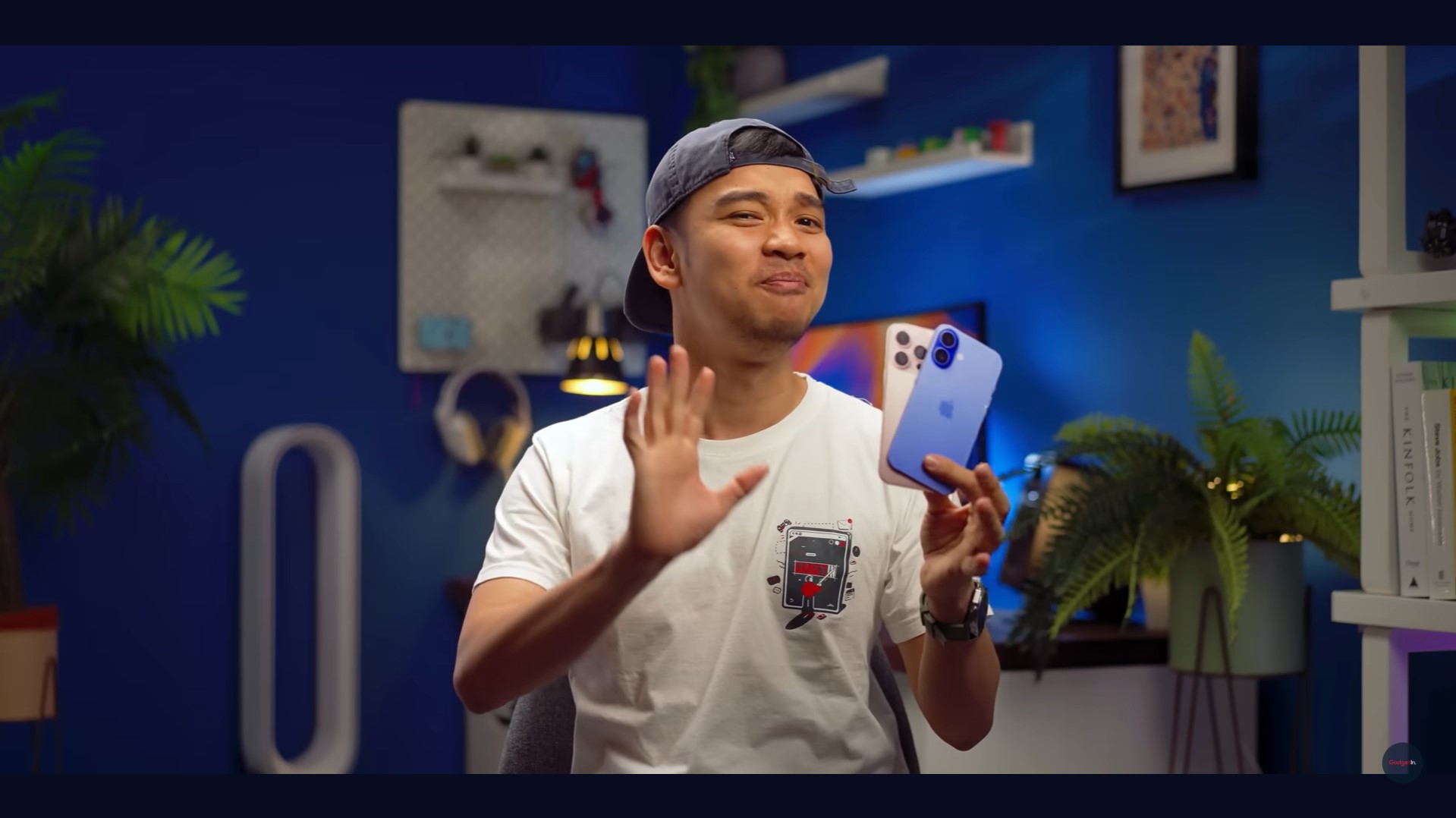 David Gadgetin: persiapan Review Iphone 16 beserta berbagai aksesorisnya sumber gambar: https://www.youtube.com/watch?v=ZllBkqAUy7g